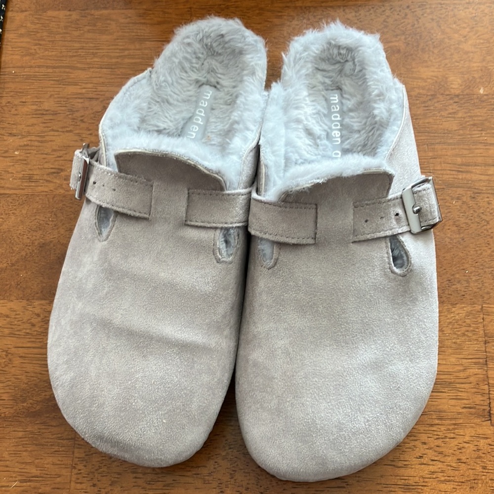 Brand NEW madden girl lined slides/ size 8 / light gray